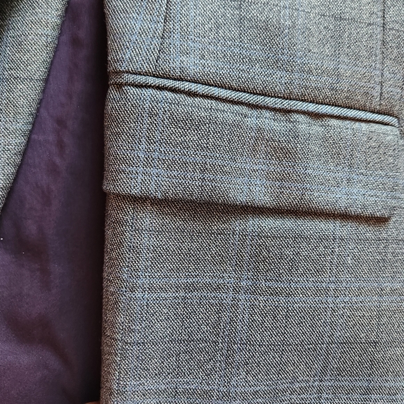 Suit - Picture 4 of 7